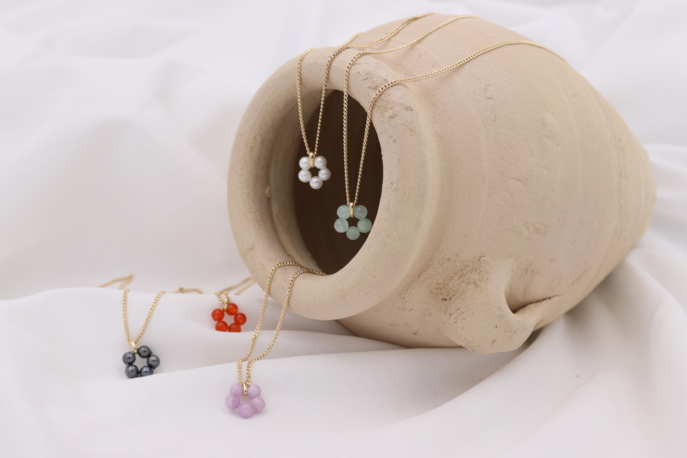 bloom necklaces all colours bodegon