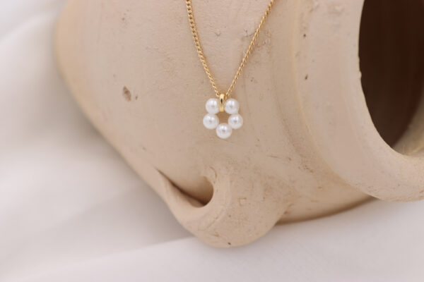 Bloom Necklace White