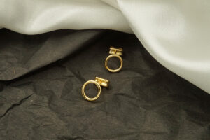 contour earrings bodegon black