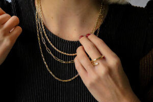 twister link big and tina chain necklaces model