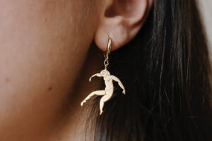 hope earring hug model