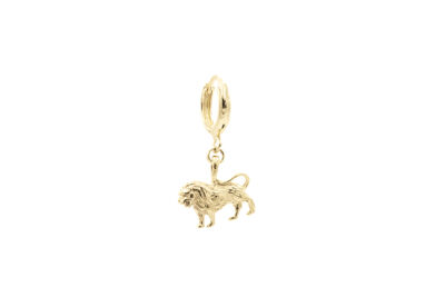 Huggie earring with lion pendant in gold