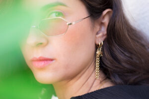 Rolo Leo Earrings Model