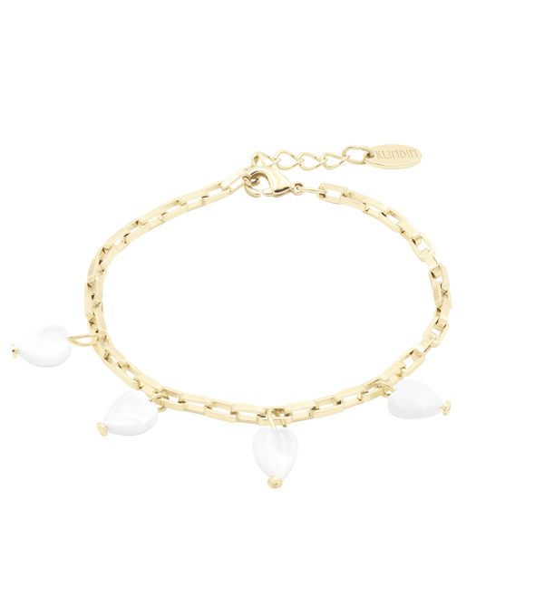 Golden linkchain bracelet with tiny mother of pearl hearts