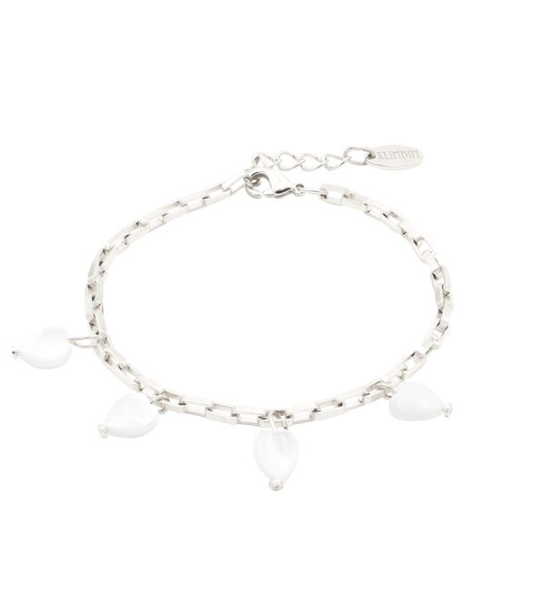 Silver linkchain bracelet with mother of pearl hearts