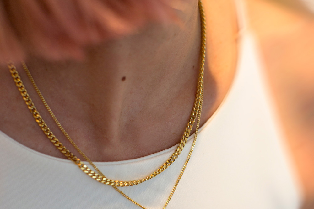 Curb Necklace Gold model