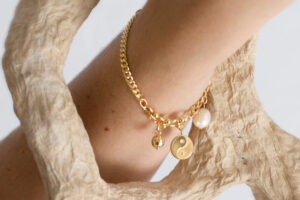 MENG-CHARM-BRACELET-GOLD-MODEL