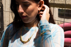 BUBBLES-NECKLACE-MODEL