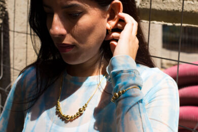 BUBBLES-NECKLACE-MODEL