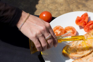 CURB-BRACELET-GOLD-SILVER-MODEL