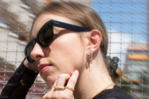 CURB-EARRING–GOLD